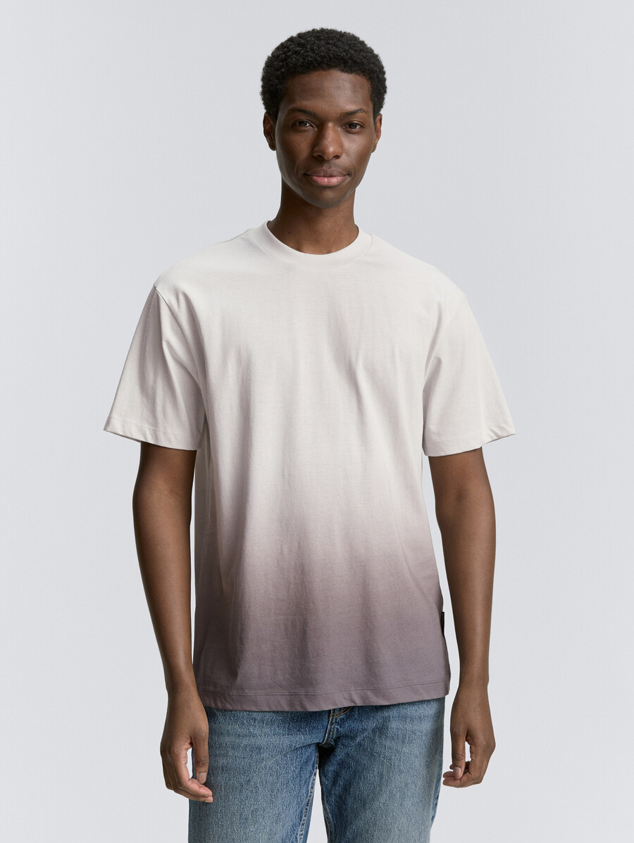 camiseta de corte relajado con degradado de color