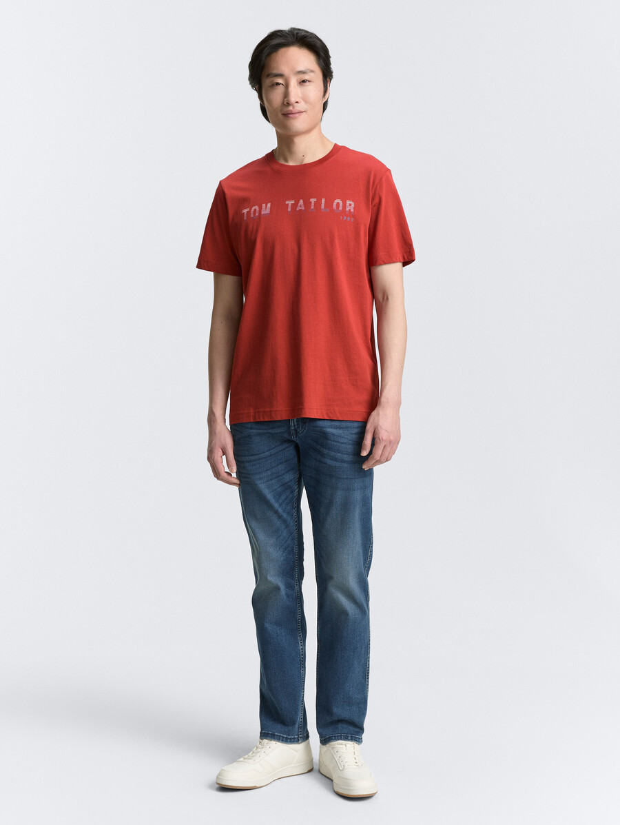 camiseta con estampado de logotipo