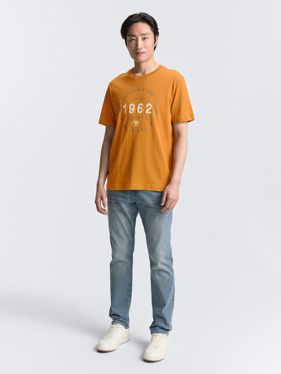 camiseta con estampado de logotipo