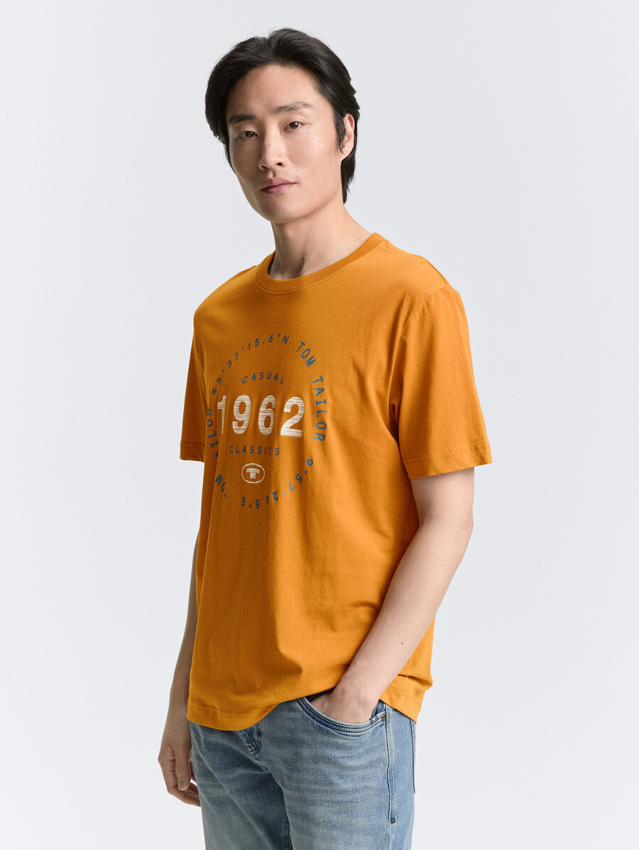 camiseta con estampado de logotipo