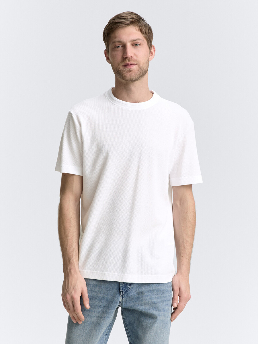 camiseta básica con textura
