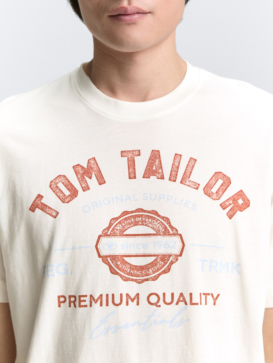 camiseta con estampado de logotipo