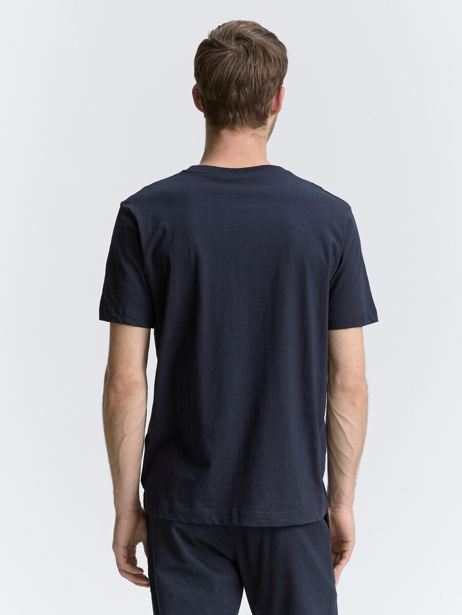 camiseta con estampado de logotipo