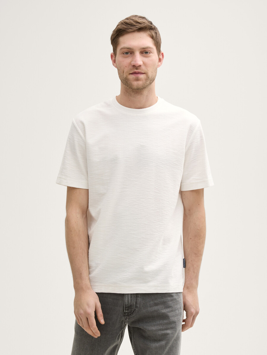 camiseta básica con textura