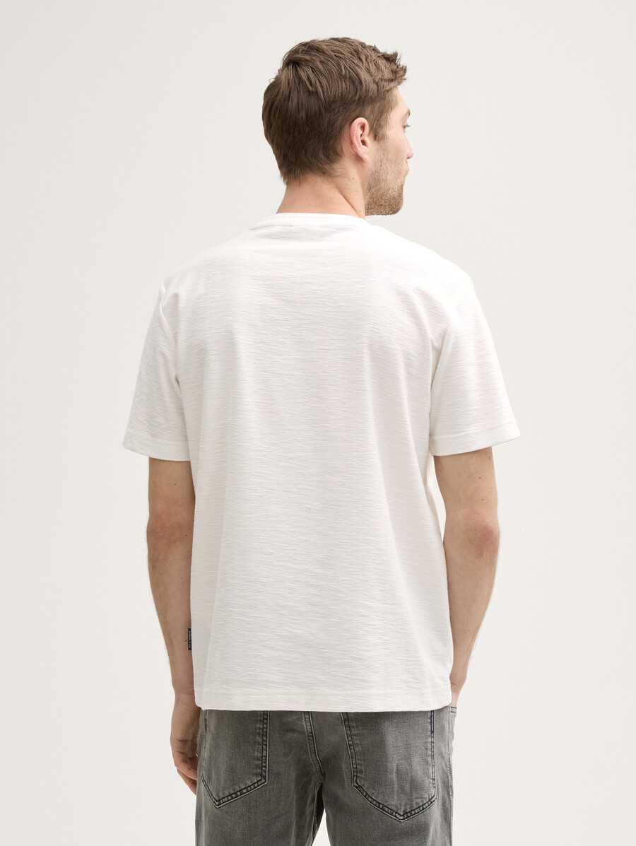 camiseta básica con textura