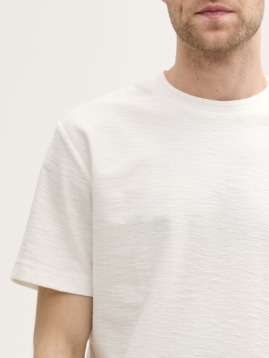 camiseta básica con textura