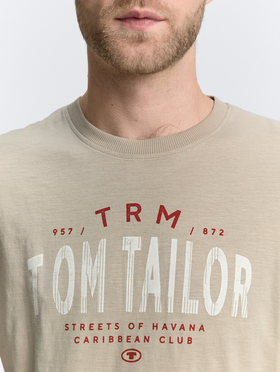 camiseta con estampado de logotipo