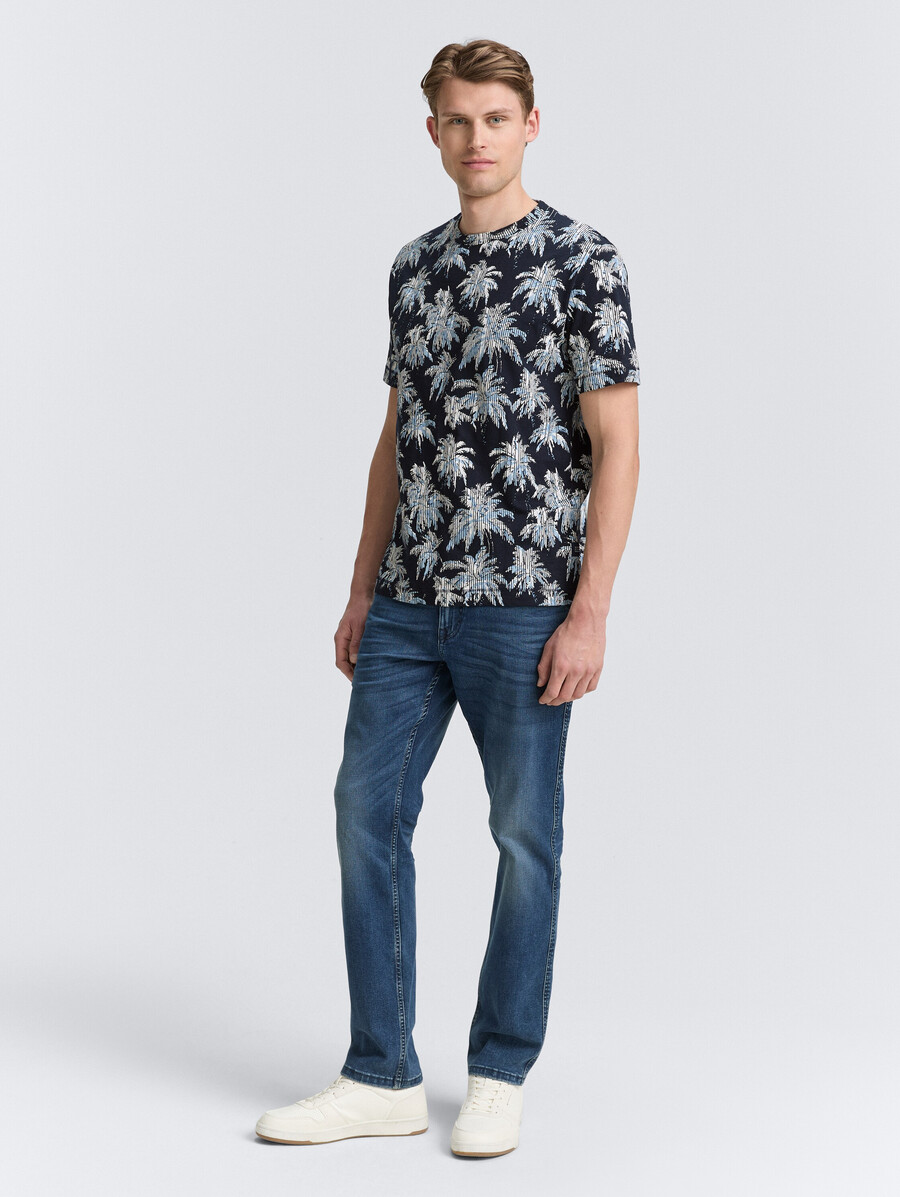 camiseta con estampado de palmeras
