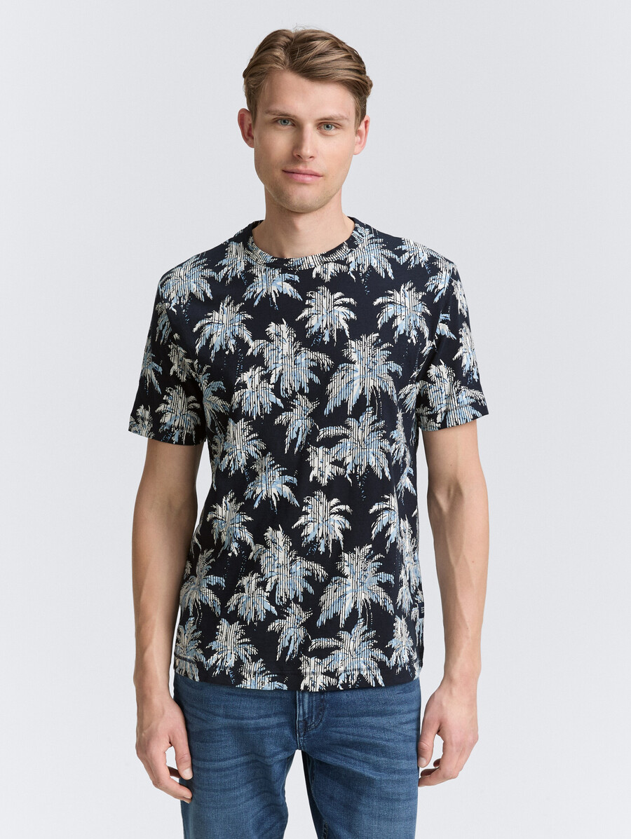 camiseta con estampado de palmeras