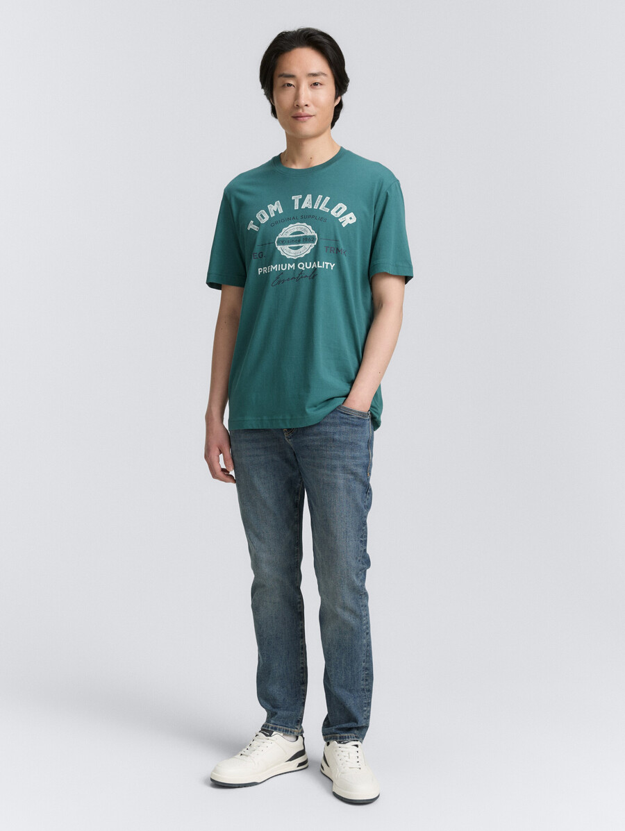 camiseta con estampado de logotipo
