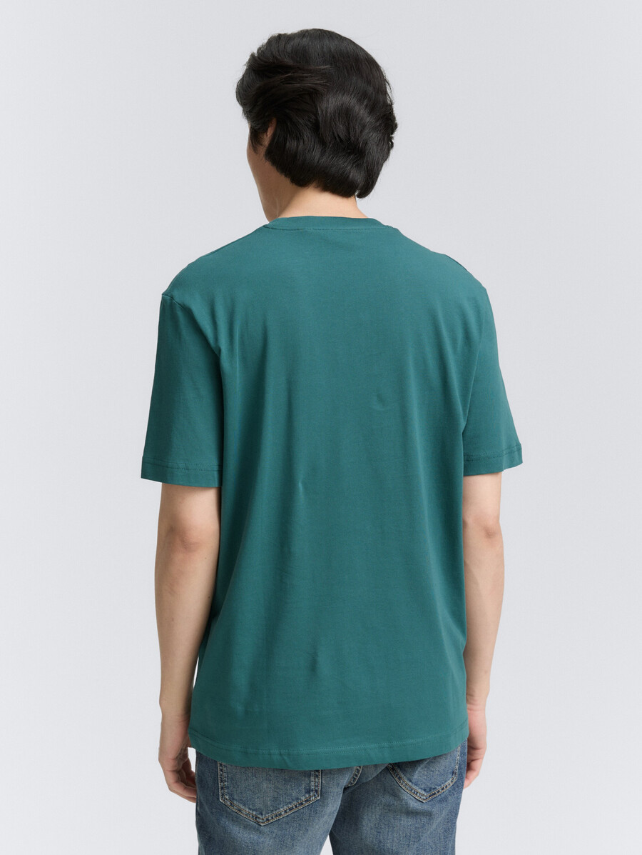 camiseta con estampado de logotipo