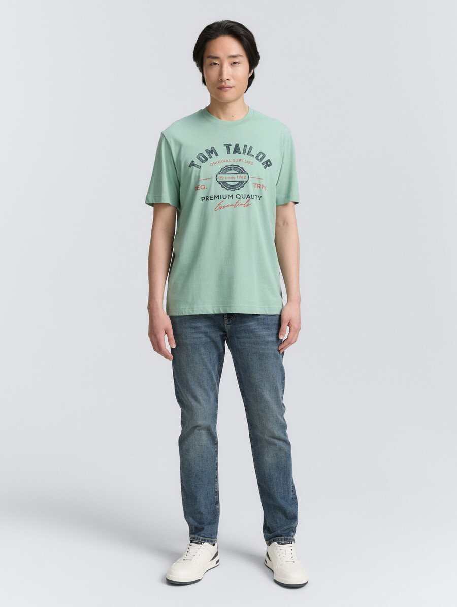 camiseta con estampado de logotipo