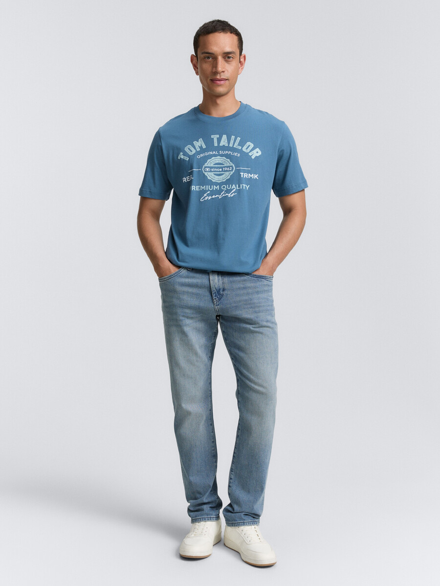 camiseta con estampado de logotipo