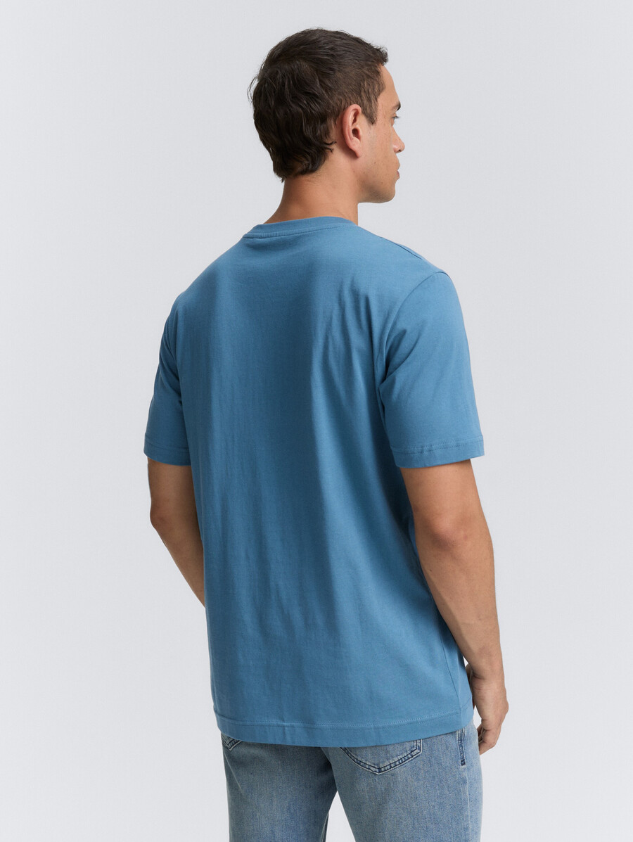 camiseta con estampado de logotipo