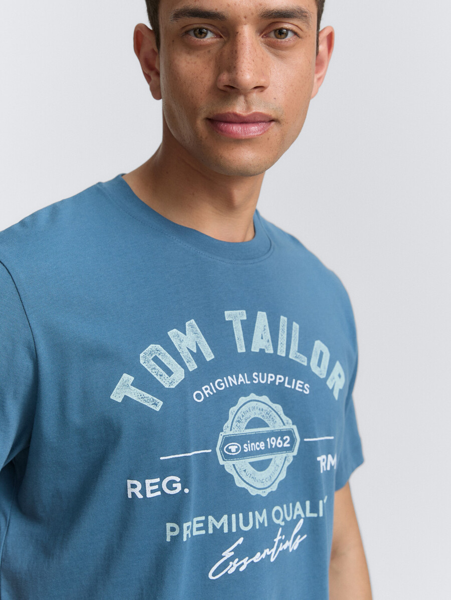 camiseta con estampado de logotipo