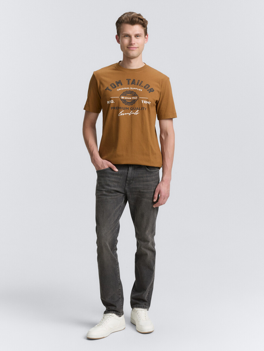 camiseta con estampado de logotipo