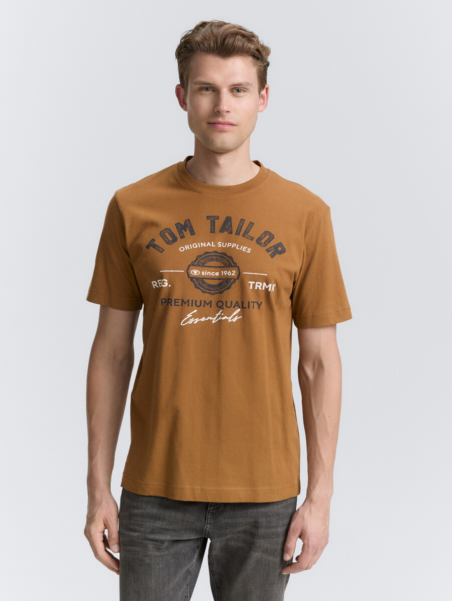 camiseta con estampado de logotipo