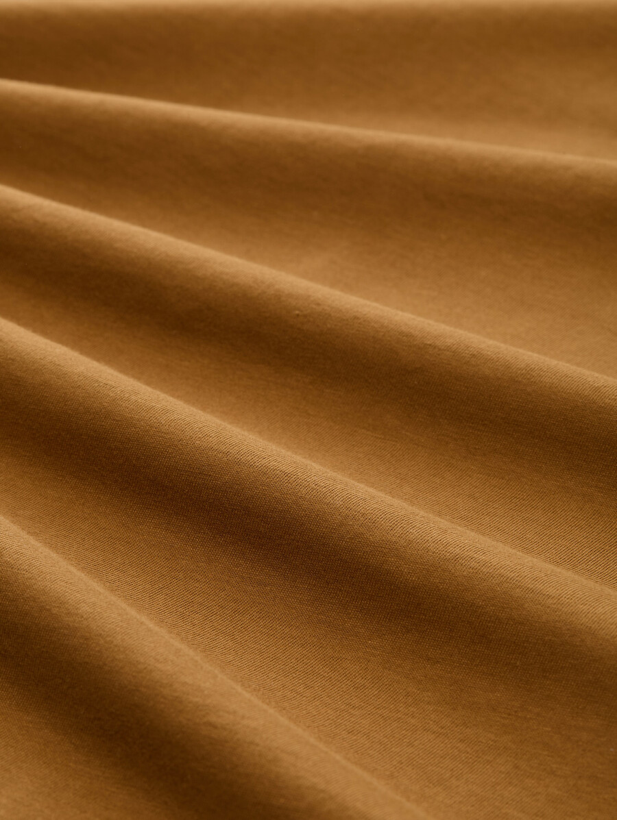 camiseta con estampado de logotipo
