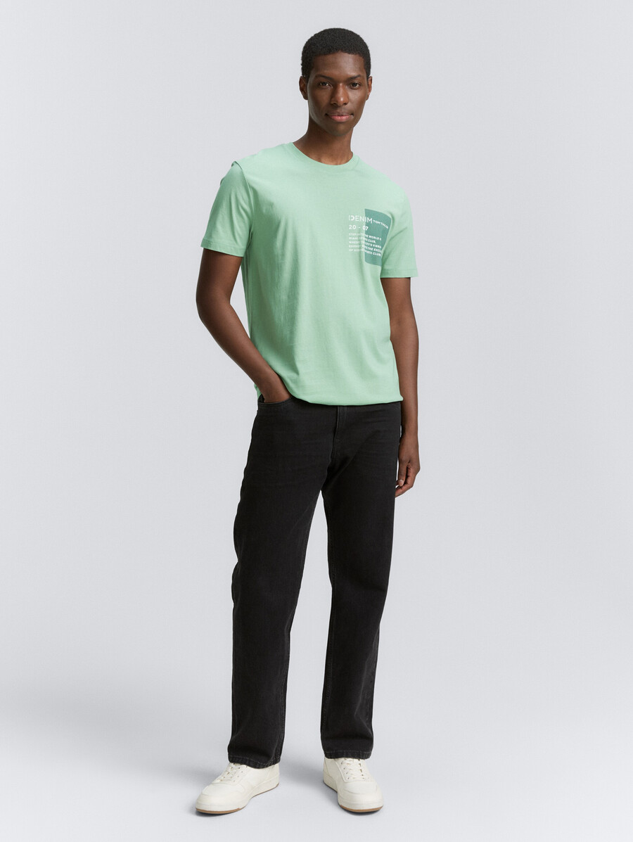 camiseta básica con estampado de logo
