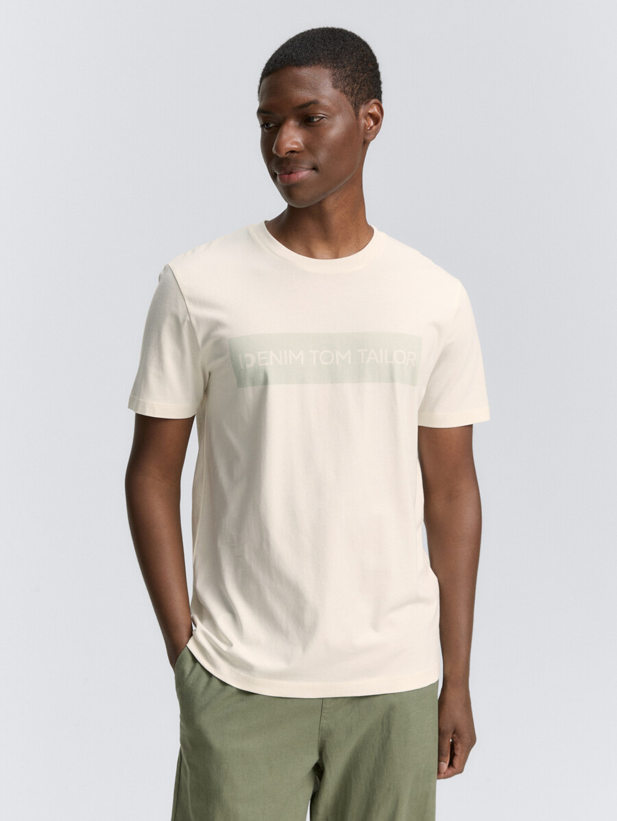 camiseta básica con estampado de logo