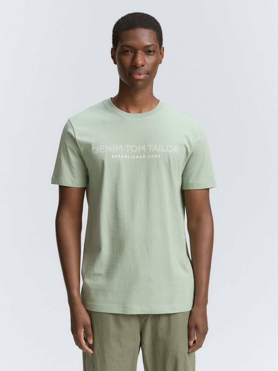 camiseta básica con estampado de logo