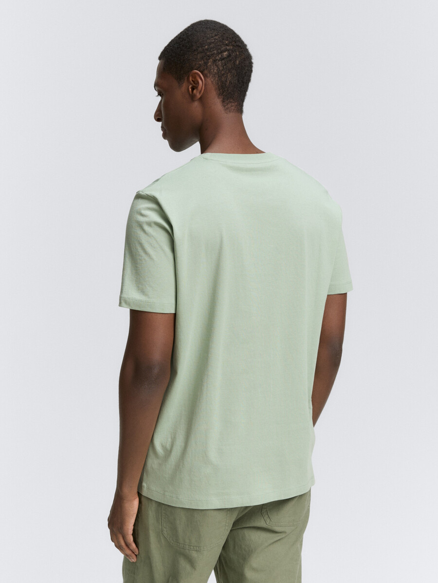 camiseta básica con estampado de logo