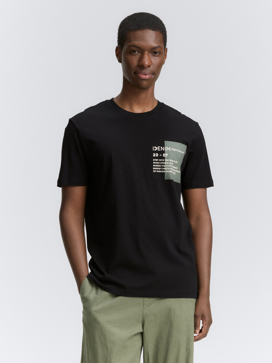 camiseta básica con estampado de logo