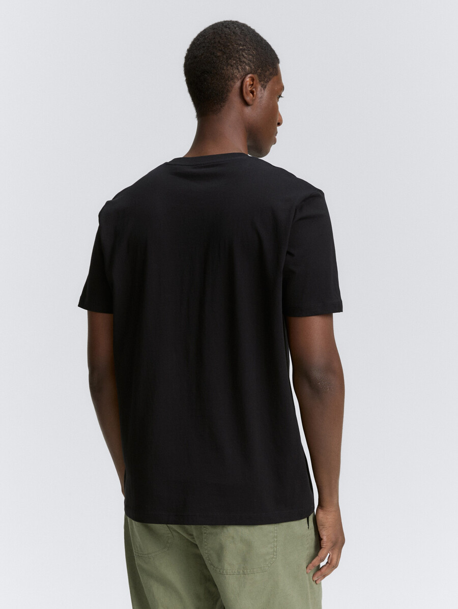 camiseta básica con estampado de logo