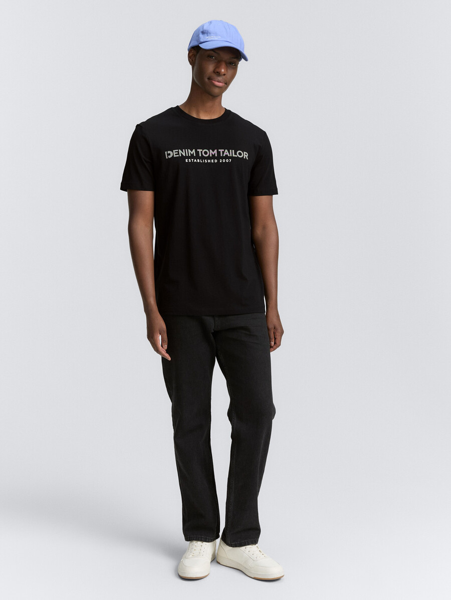 camiseta básica con estampado de logo