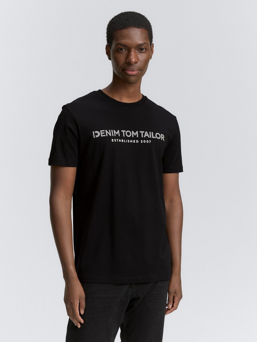 camiseta básica con estampado de logo