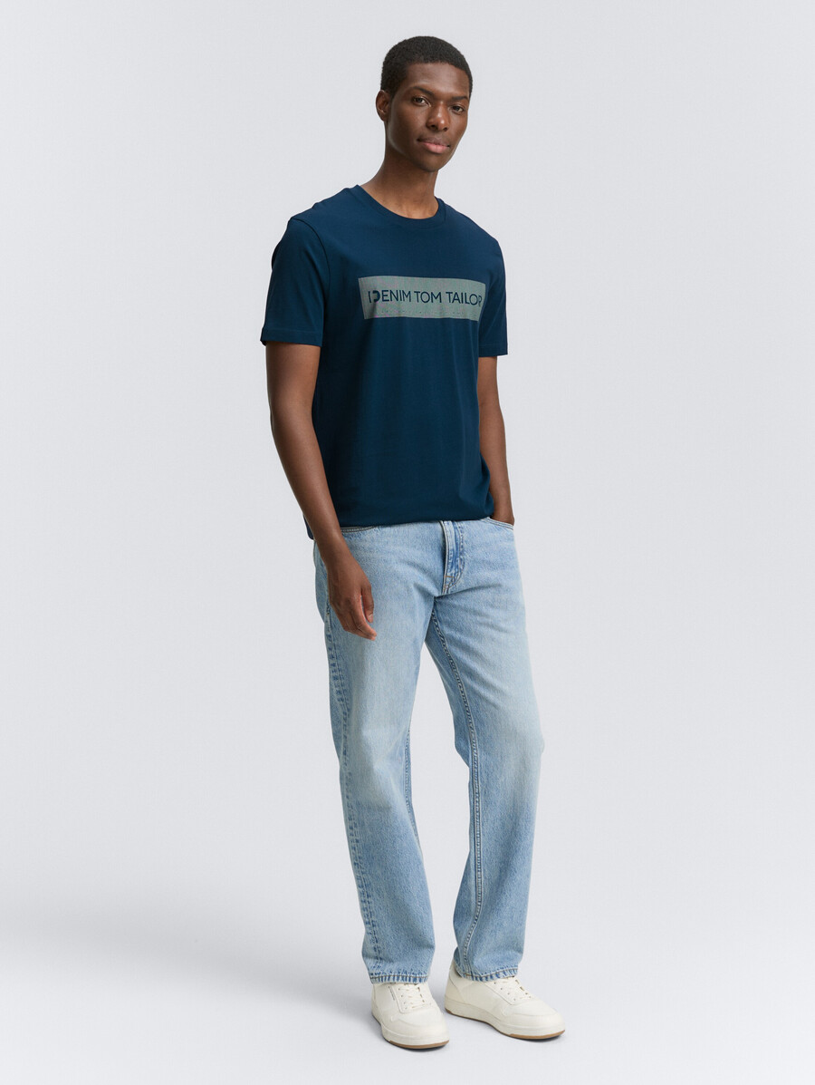 camiseta básica con estampado de logo