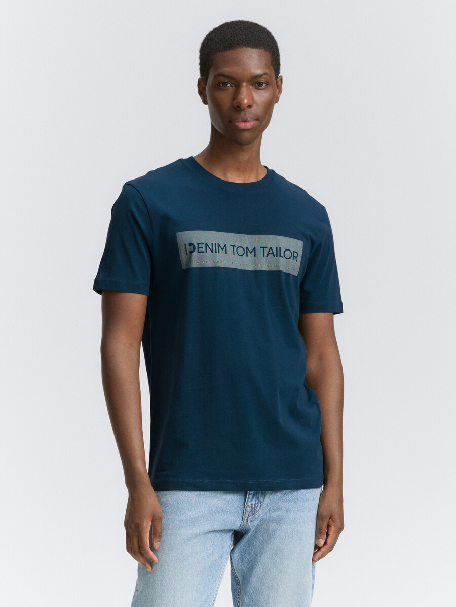 camiseta básica con estampado de logo