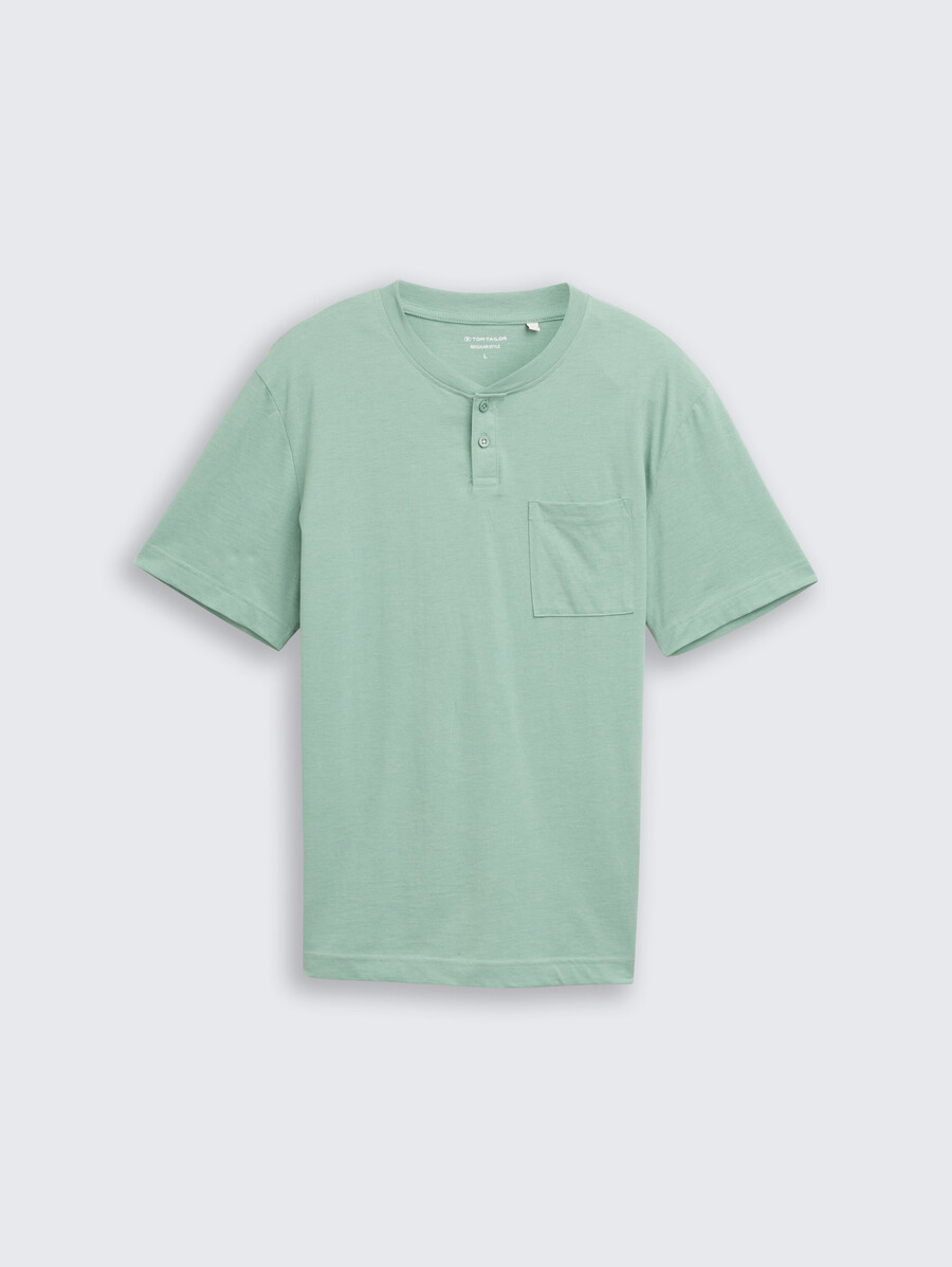 camiseta henley con bolsillo en el pecho