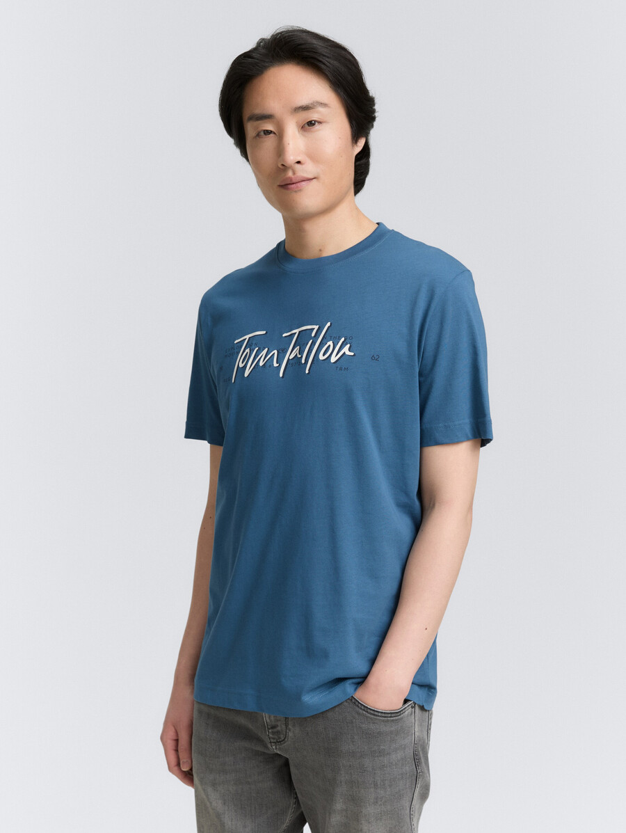 camiseta con estampado de logotipo