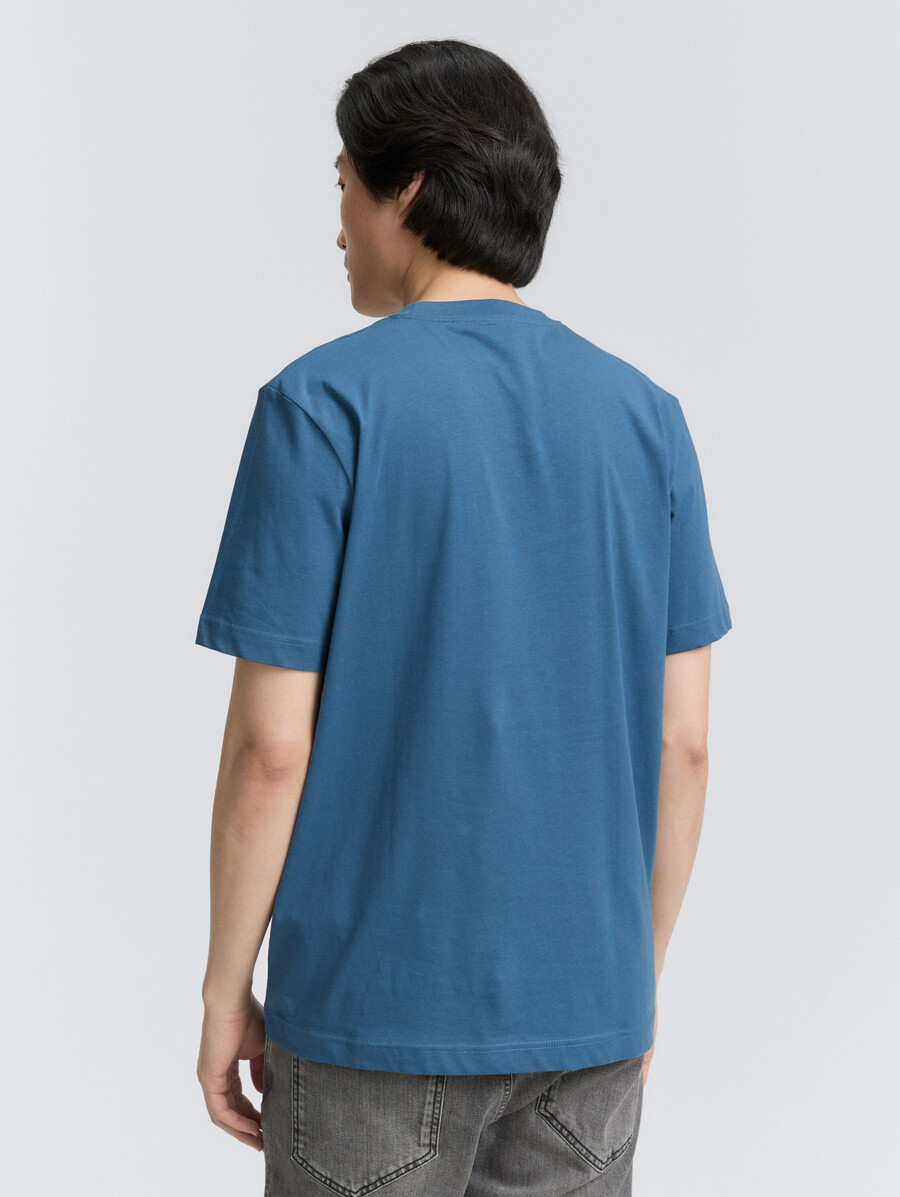 camiseta con estampado de logotipo