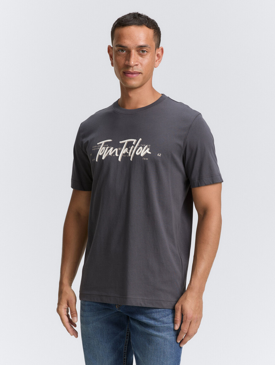 camiseta con estampado de logotipo