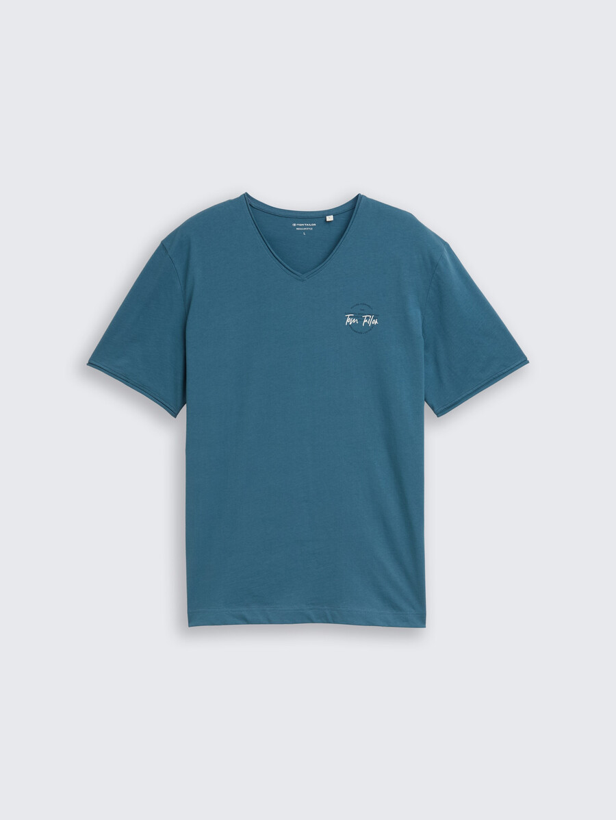camiseta con cuello en v