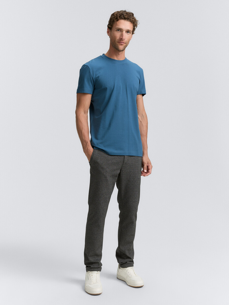 camiseta slim fit con elástico