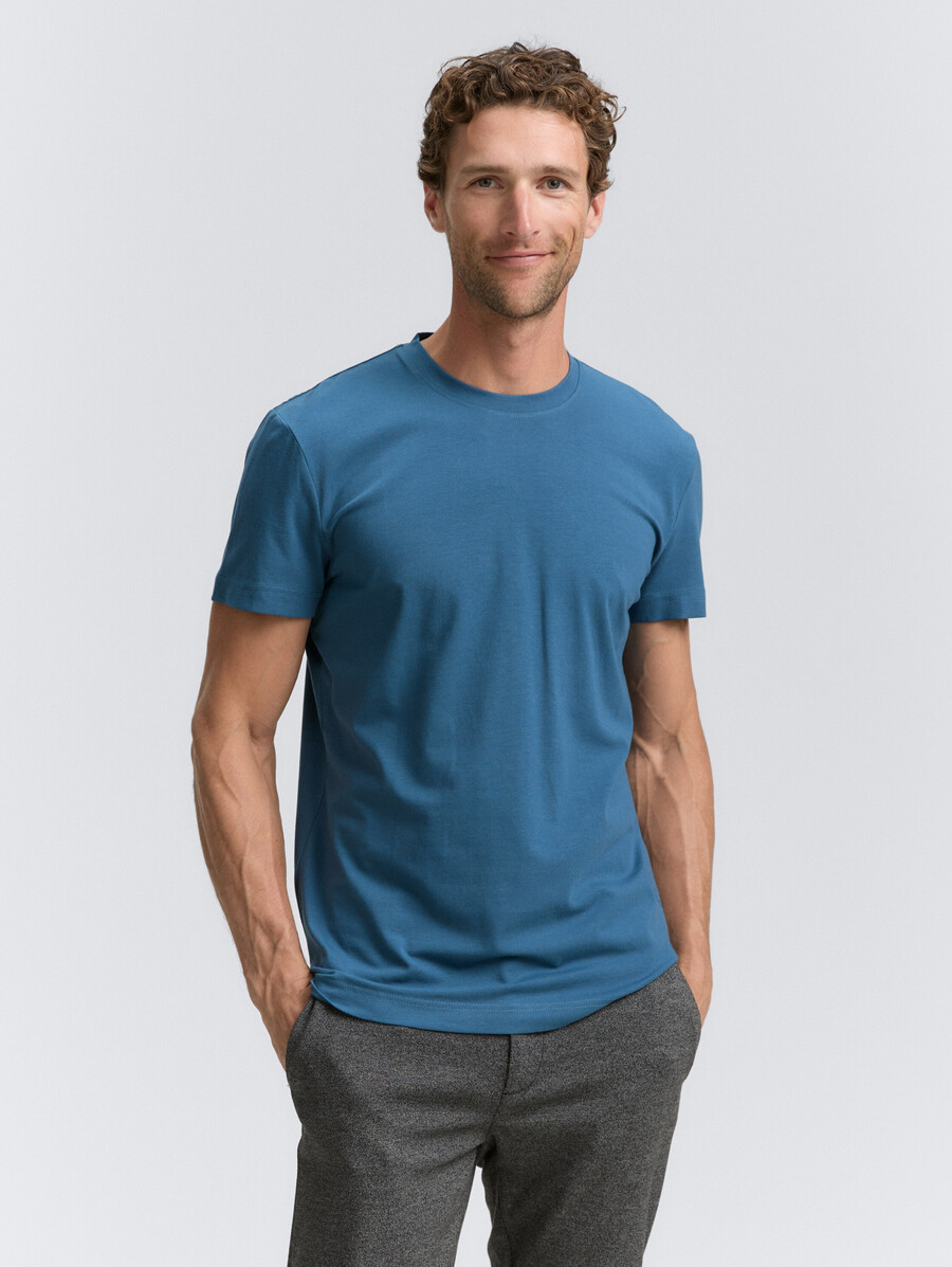 camiseta slim fit con elástico