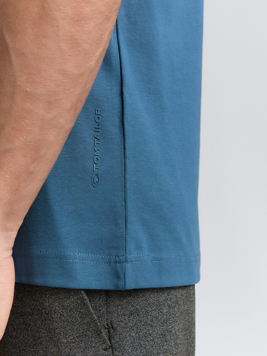 camiseta slim fit con elástico