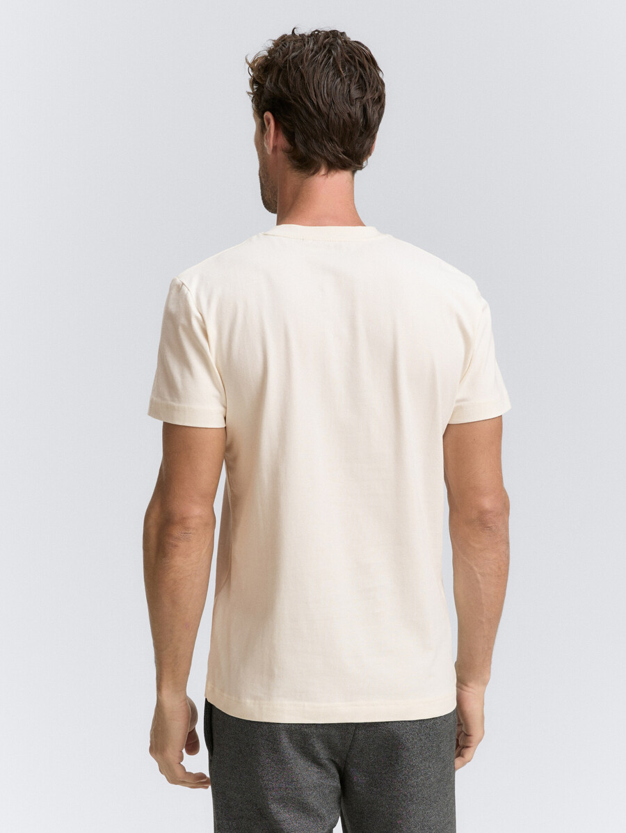 camiseta slim fit con elástico