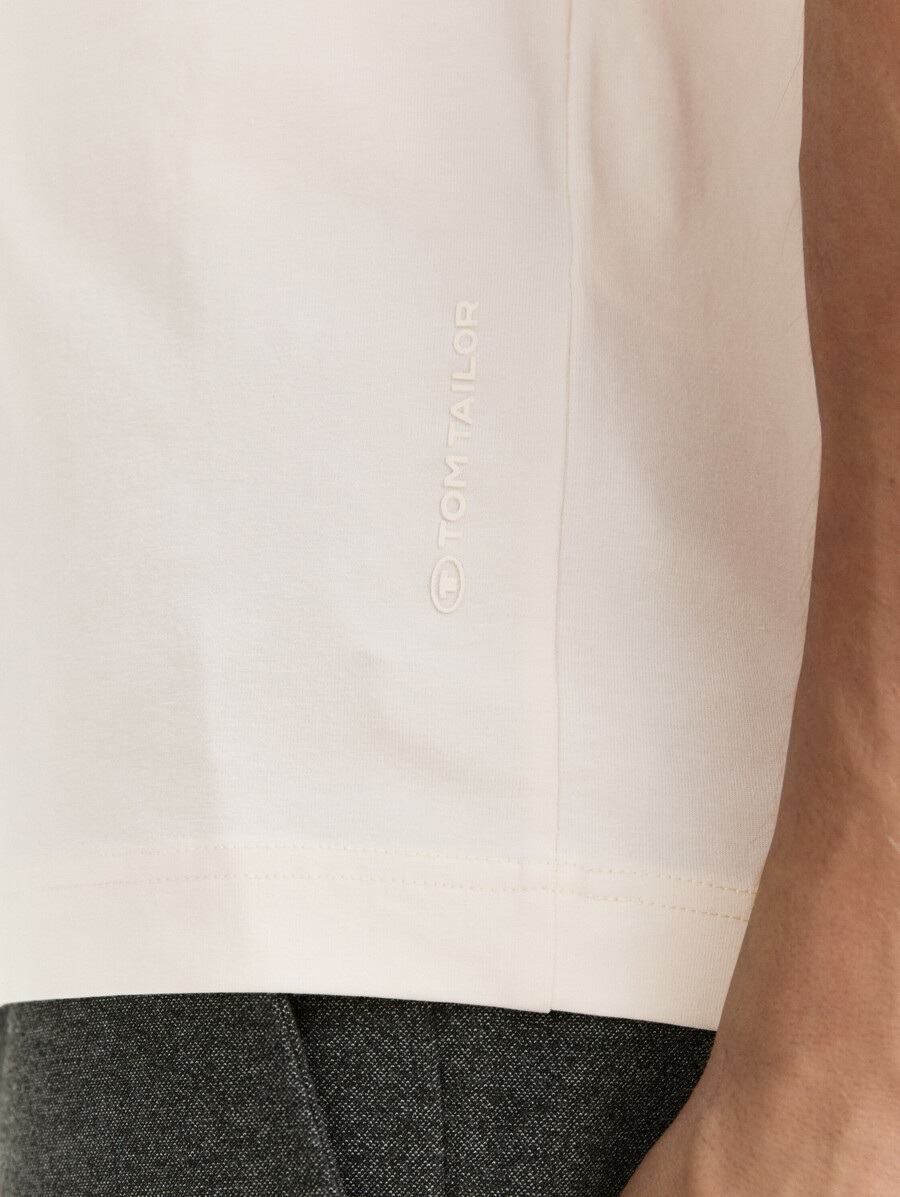 camiseta slim fit con elástico