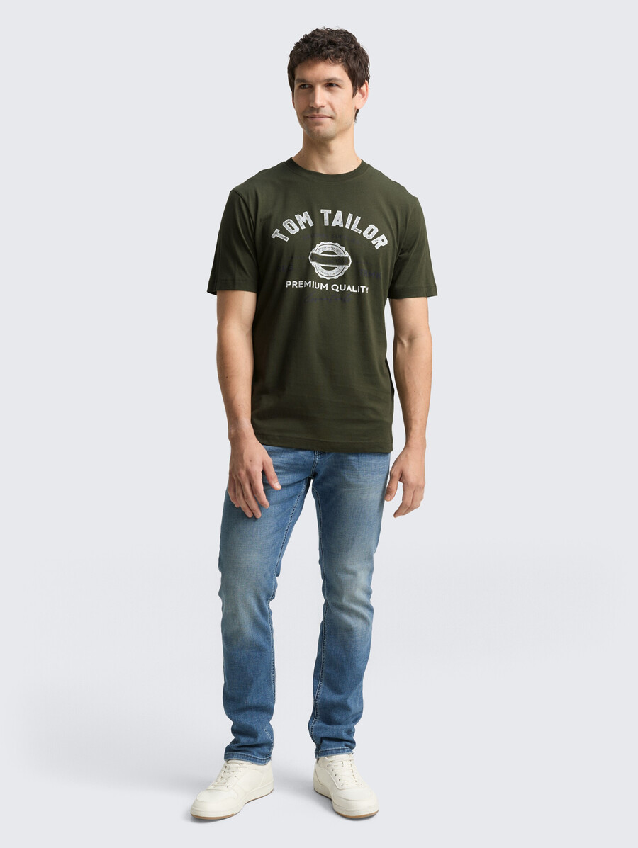 camiseta con estampado de logotipo