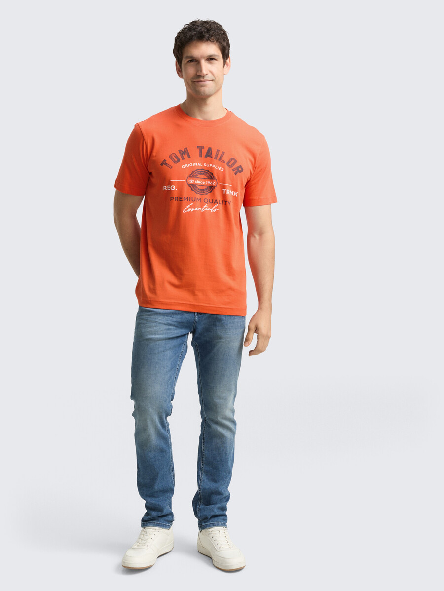 camiseta con estampado de logotipo