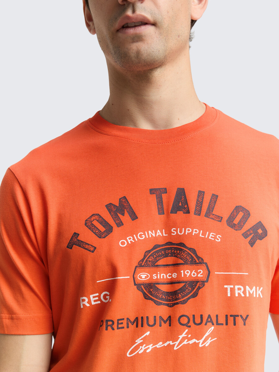 camiseta con estampado de logotipo
