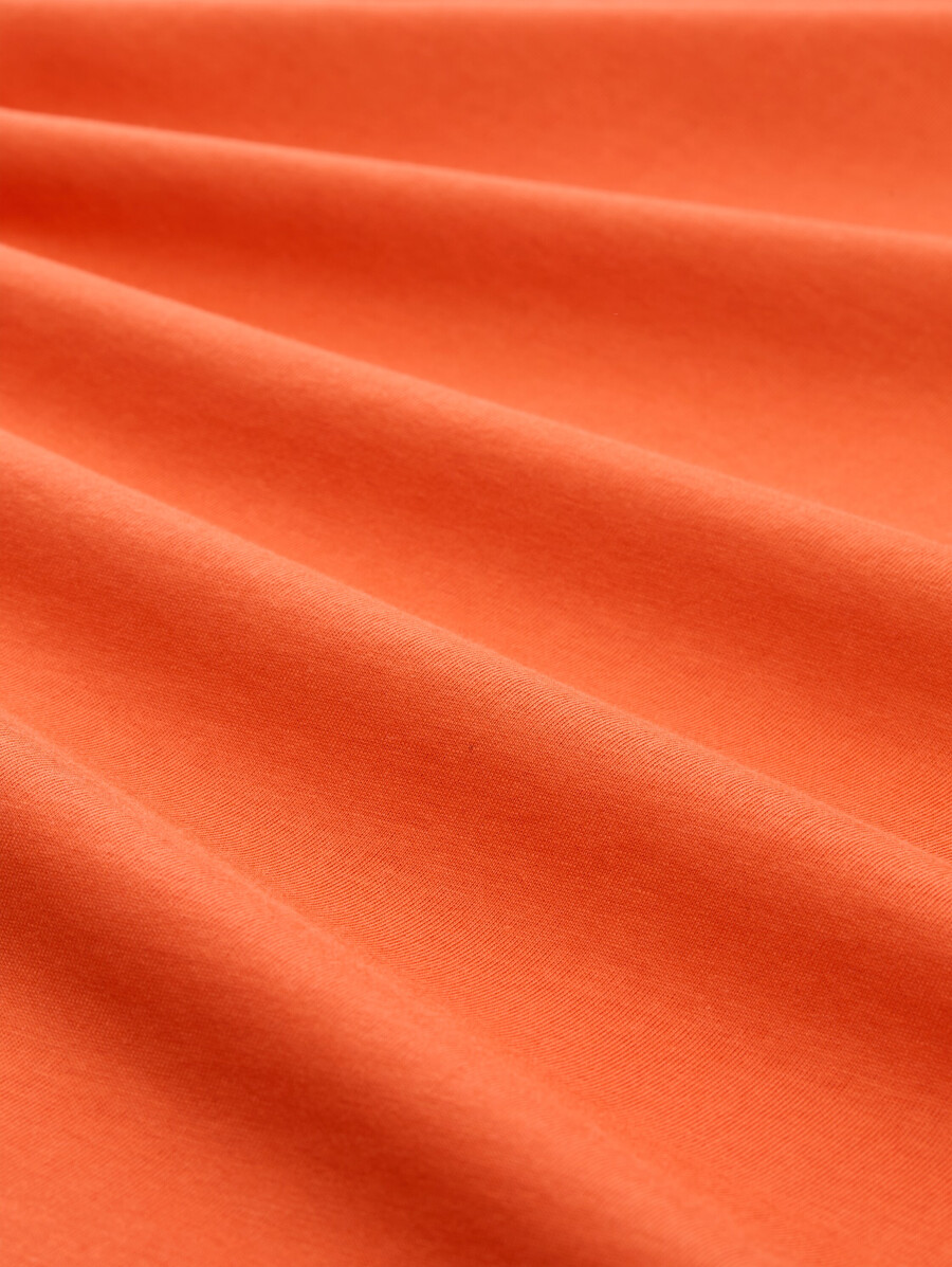 camiseta con estampado de logotipo
