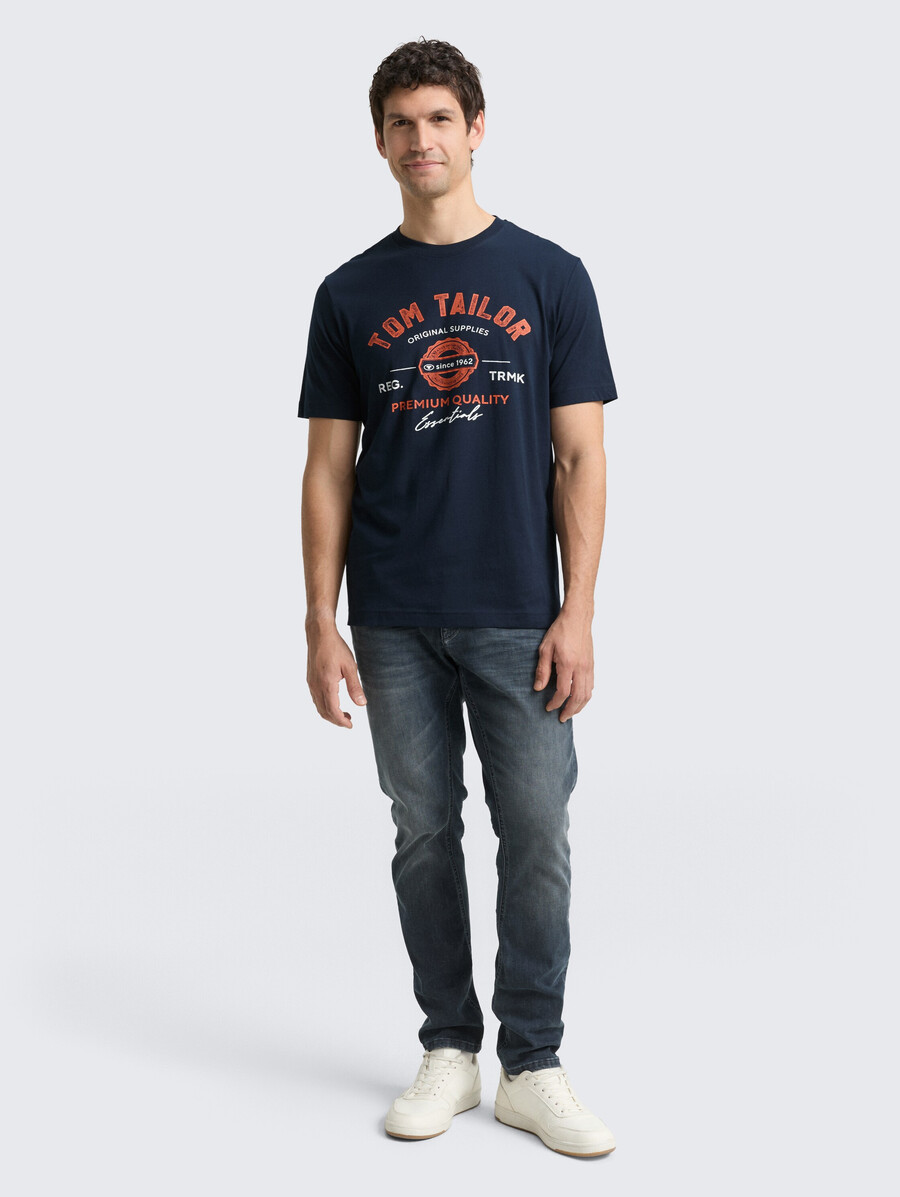 camiseta con estampado de logotipo