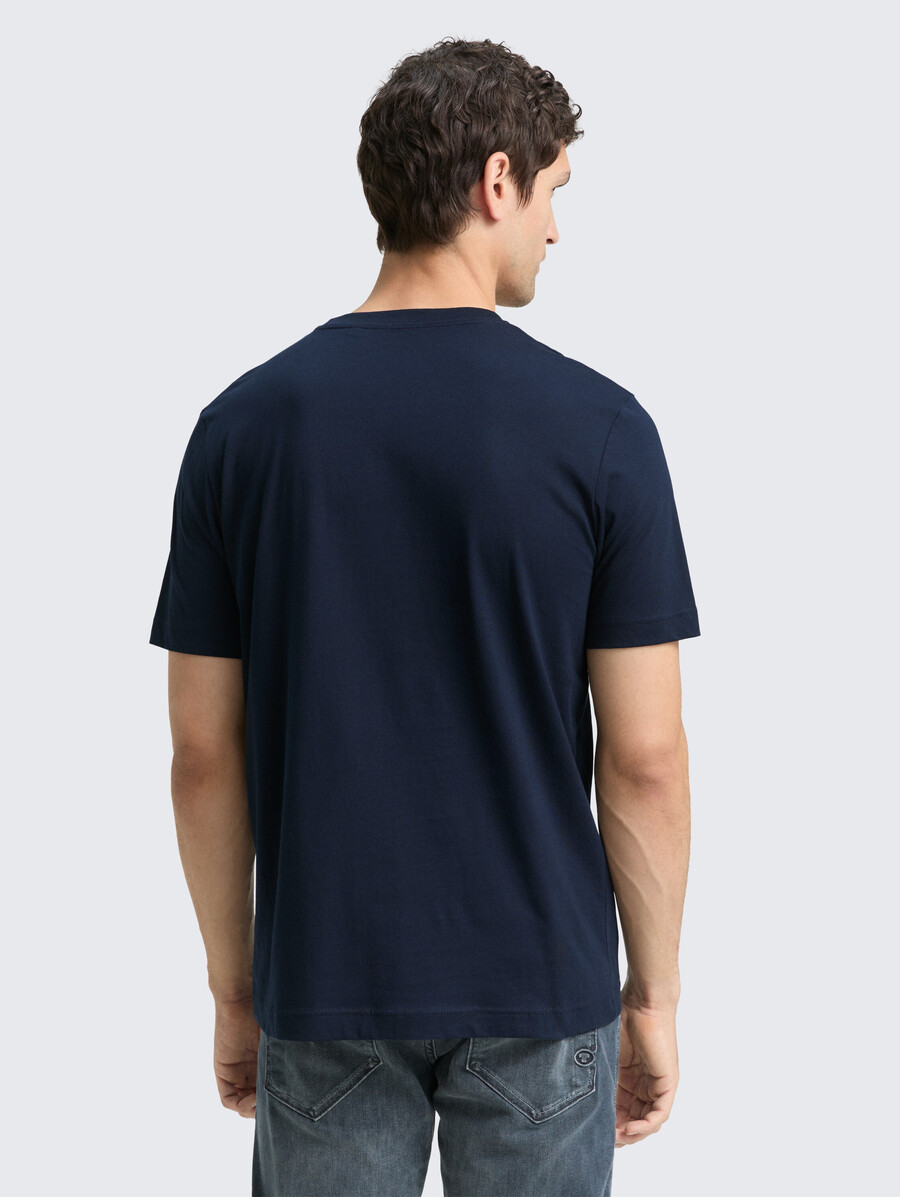 camiseta con estampado de logotipo