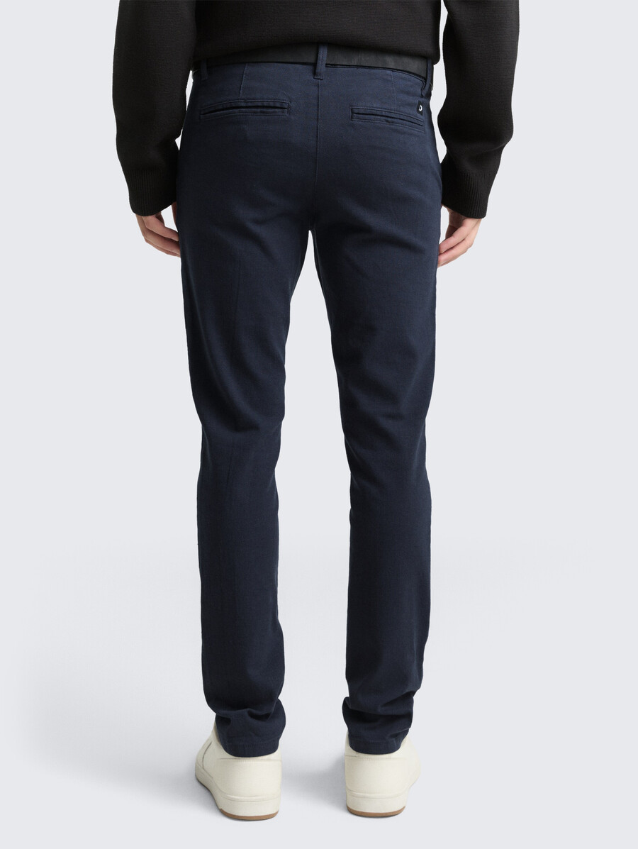 pantalones chinos de corte recto con cinturón