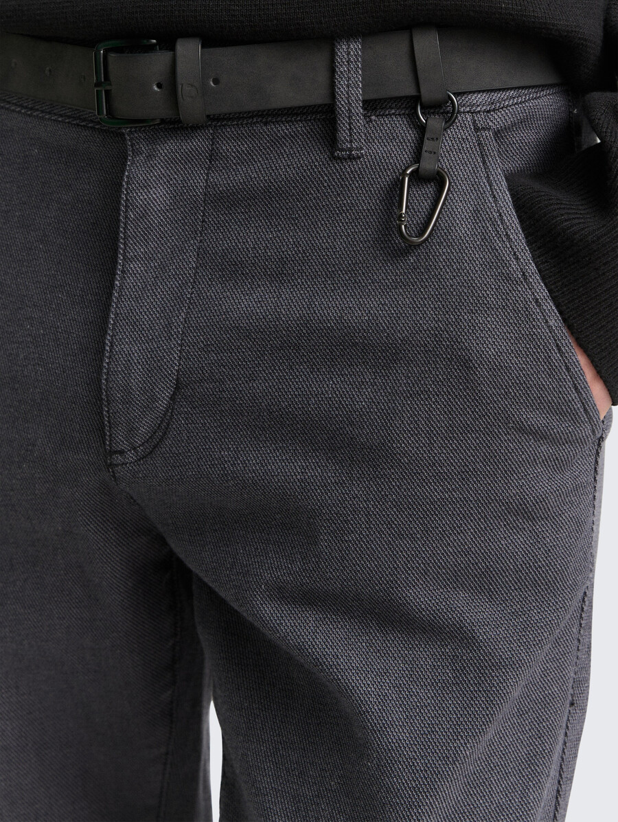 pantalones chinos de corte recto con cinturón